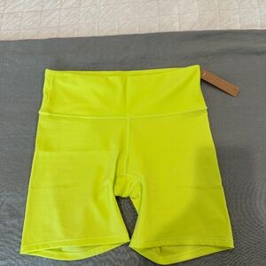 SKIMS FITS EVERYBODY HIGH-WAISTED SHORT | DAFFODIL NWT